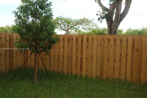 Townhouse in Homestead, Florida 3 bedrooms № 1944400 - photo 3
