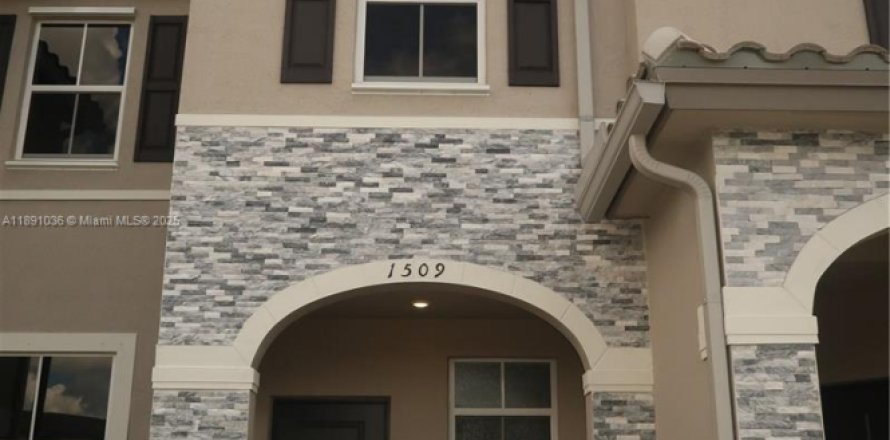 Townhouse in Homestead, Florida 3 bedrooms № 1944400