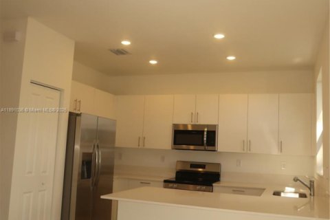 Townhouse in Homestead, Florida 3 bedrooms № 1944400 - photo 27