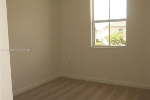 Townhouse in Homestead, Florida 3 bedrooms № 1944400 - photo 7