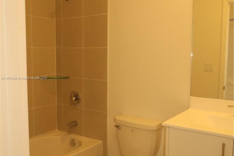 Townhouse in Homestead, Florida 3 bedrooms № 1944400 - photo 9