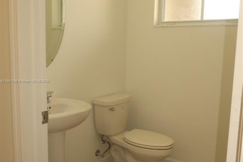 Townhouse in Homestead, Florida 3 bedrooms № 1944400 - photo 17