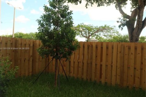 Townhouse in Homestead, Florida 3 bedrooms № 1944400 - photo 25