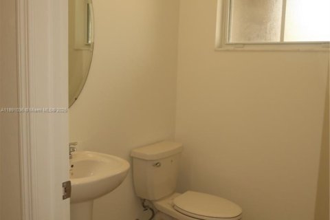 Townhouse in Homestead, Florida 3 bedrooms № 1944400 - photo 16