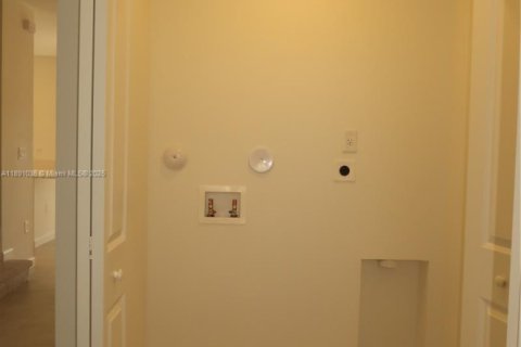 Townhouse in Homestead, Florida 3 bedrooms № 1944400 - photo 18