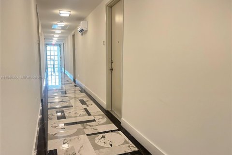 Condo in Miami Beach, Florida  № 2002614 - photo 5