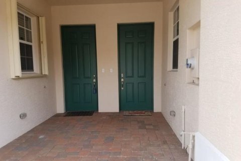 Townhouse in Port St. Lucie, Florida 3 bedrooms, 197.23 sq.m. № 2249580 - photo 2