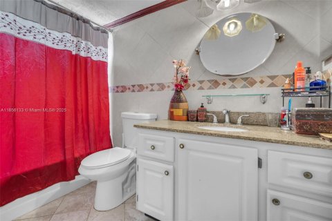 House in Plantation, Florida 5 bedrooms, 274.06 sq.m. № 1880125 - photo 16