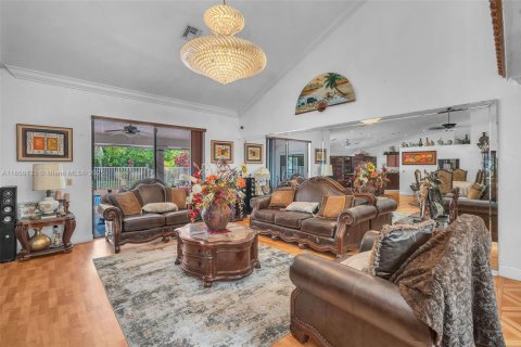 House in Plantation, Florida 5 bedrooms, 274.06 sq.m. № 1880125 - photo 6
