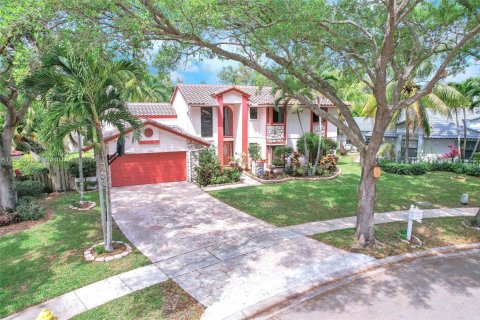 House in Plantation, Florida 5 bedrooms, 274.06 sq.m. № 1880125 - photo 2