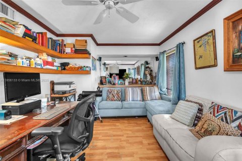 House in Plantation, Florida 5 bedrooms, 274.06 sq.m. № 1880125 - photo 17