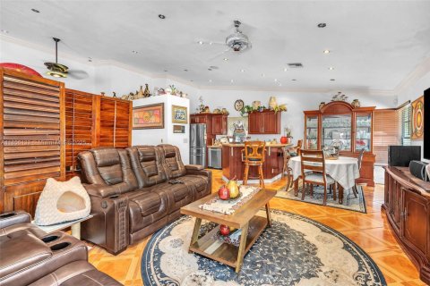 House in Plantation, Florida 5 bedrooms, 274.06 sq.m. № 1880125 - photo 8