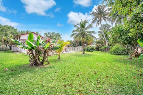 House in Plantation, Florida 5 bedrooms, 274.06 sq.m. № 1880125 - photo 29