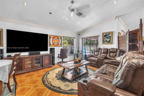 House in Plantation, Florida 5 bedrooms, 274.06 sq.m. № 1880125 - photo 9