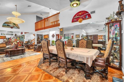 House in Plantation, Florida 5 bedrooms, 274.06 sq.m. № 1880125 - photo 7
