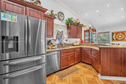 House in Plantation, Florida 5 bedrooms, 274.06 sq.m. № 1880125 - photo 11