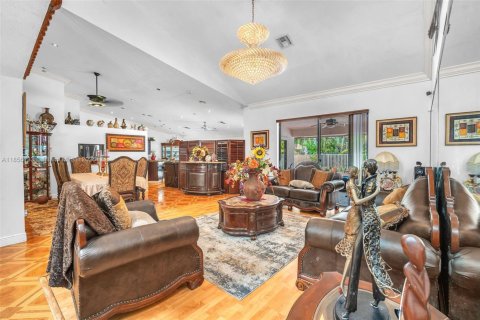 House in Plantation, Florida 5 bedrooms, 274.06 sq.m. № 1880125 - photo 5