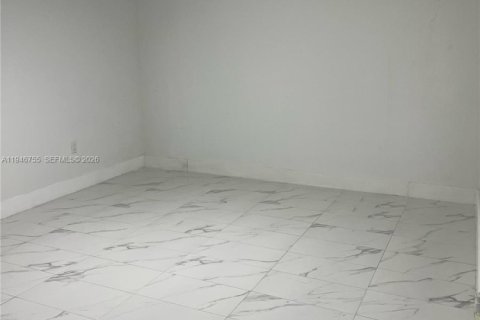 Commercial property in Lehigh Acres, Florida 1 bedroom № 2003221