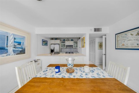 Copropriété à vendre à Miami Beach, Floride: 1 chambre, 59.92 m2 № 1994239 - photo 14