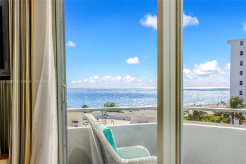 Copropriété à vendre à Miami Beach, Floride: 1 chambre, 59.92 m2 № 1994239 - photo 4