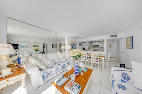 Copropriété à vendre à Miami Beach, Floride: 1 chambre, 59.92 m2 № 1994239 - photo 13