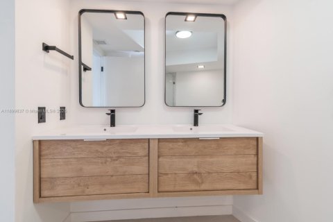 Copropriété à vendre à Aventura, Floride: 2 chambres, 105.91 m2 № 1951534 - photo 17