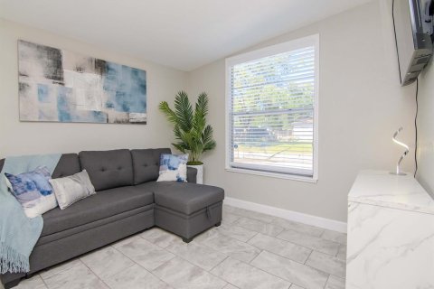 Casa en venta en Tampa, Florida, 3 dormitorios, 108.88 m2 № 2354617 - foto 12