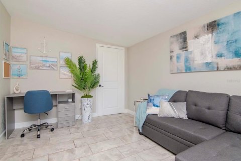 Casa en venta en Tampa, Florida, 3 dormitorios, 108.88 m2 № 2354617 - foto 13