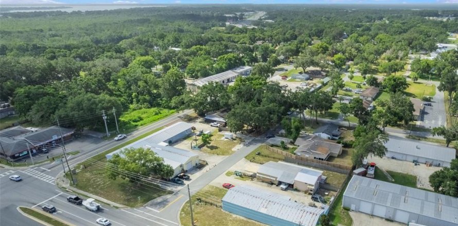 Commercial property in Fruitland Park, Florida 301.93 sq.m. № 1850304