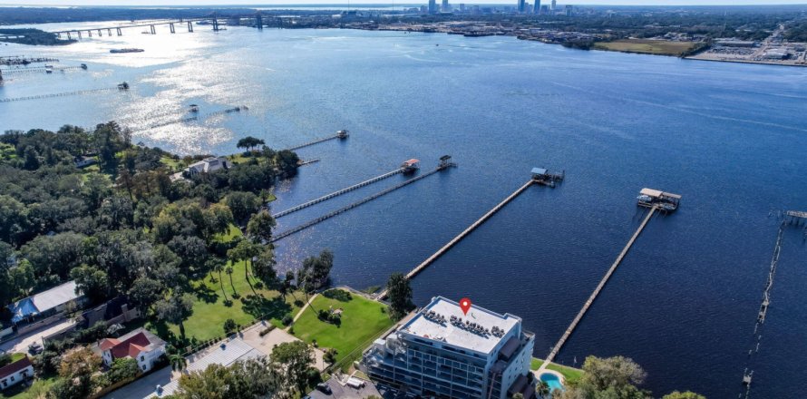 Condominio en Jacksonville, Florida, 3 dormitorios № 766015