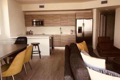Condo in Miami, Florida, 2 bedrooms  № 1922205 - photo 17