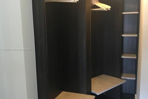 Condo in Miami, Florida, 2 bedrooms  № 1922205 - photo 10