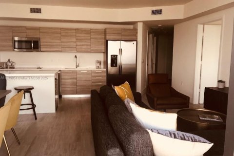 Condo in Miami, Florida, 2 bedrooms  № 1922205 - photo 15