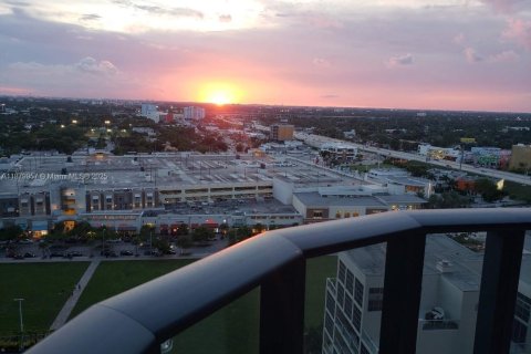 Condo in Miami, Florida, 2 bedrooms  № 1922205 - photo 5