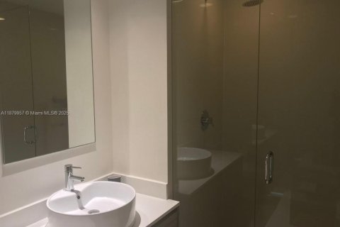 Condo in Miami, Florida, 2 bedrooms  № 1922205 - photo 24