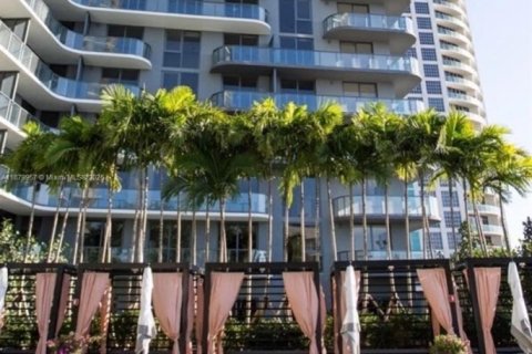 Condo in Miami, Florida, 2 bedrooms  № 1922205 - photo 1