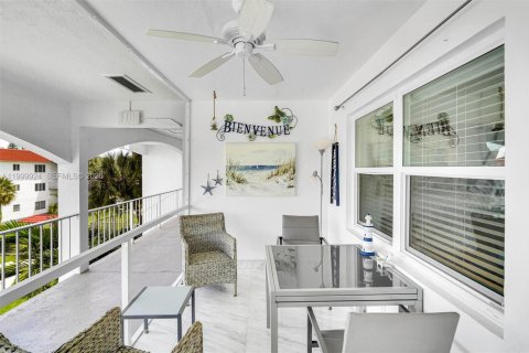 Купить кондоминиум в Халландейл-Бич, Флорида 2 спальни, 92.9м2, № 2065944 - фото 3