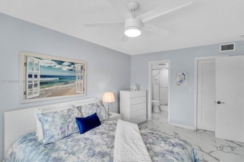 Купить кондоминиум в Халландейл-Бич, Флорида 2 спальни, 92.9м2, № 2065944 - фото 16