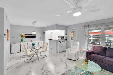 Купить кондоминиум в Халландейл-Бич, Флорида 2 спальни, 92.9м2, № 2065944 - фото 30