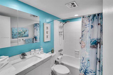 Купить кондоминиум в Халландейл-Бич, Флорида 2 спальни, 92.9м2, № 2065944 - фото 22