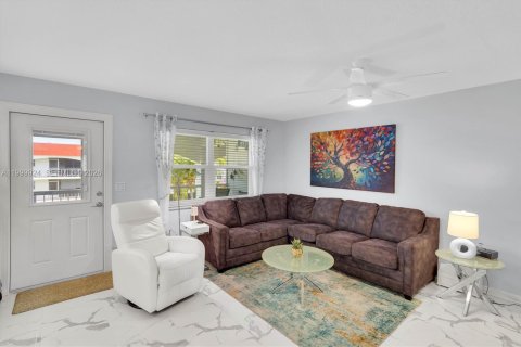 Купить кондоминиум в Халландейл-Бич, Флорида 2 спальни, 92.9м2, № 2065944 - фото 29