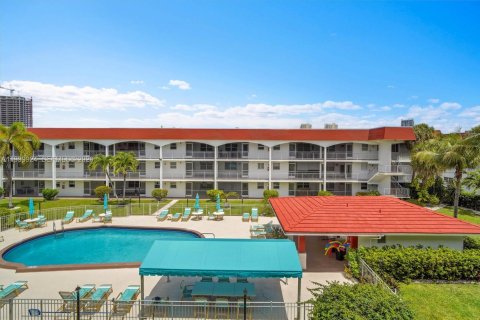 Купить кондоминиум в Халландейл-Бич, Флорида 2 спальни, 92.9м2, № 2065944 - фото 24