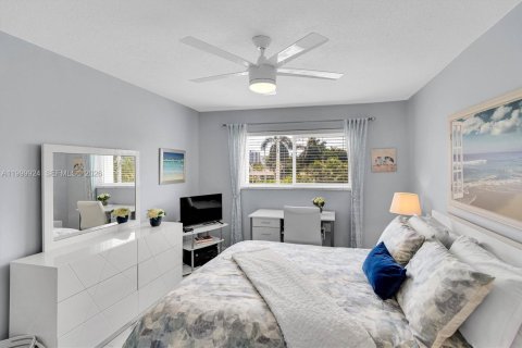 Купить кондоминиум в Халландейл-Бич, Флорида 2 спальни, 92.9м2, № 2065944 - фото 14