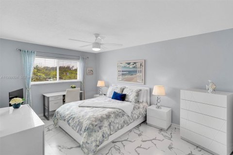 Купить кондоминиум в Халландейл-Бич, Флорида 2 спальни, 92.9м2, № 2065944 - фото 13