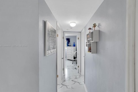 Купить кондоминиум в Халландейл-Бич, Флорида 2 спальни, 92.9м2, № 2065944 - фото 12