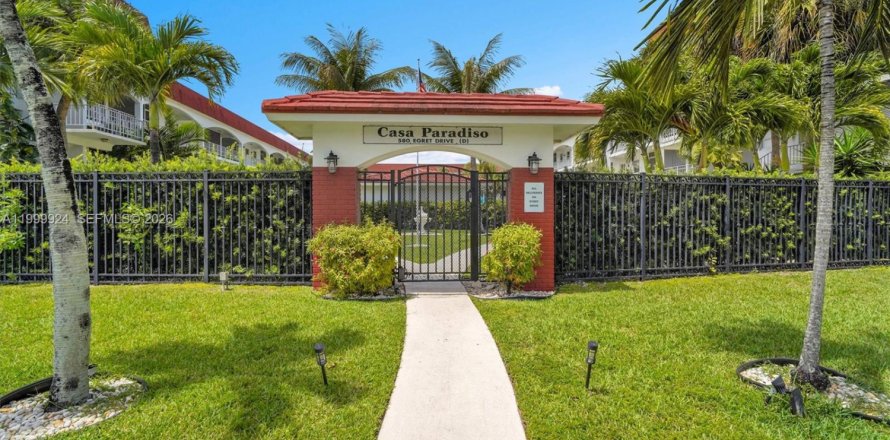 Кондоминиум с 2 спальнями в Халландейл-Бич, Флорида № 2065944