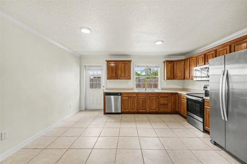 House in Apopka, Florida 3 bedrooms, 128.02 sq.m. № 2122214 - photo 6