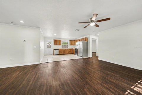 House in Apopka, Florida 3 bedrooms, 128.02 sq.m. № 2122214 - photo 4