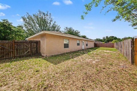 House in Apopka, Florida 3 bedrooms, 128.02 sq.m. № 2122214 - photo 15
