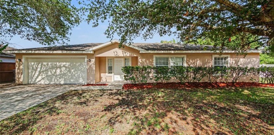 House in Apopka, Florida 3 bedrooms, 128.02 sq.m. № 2122214